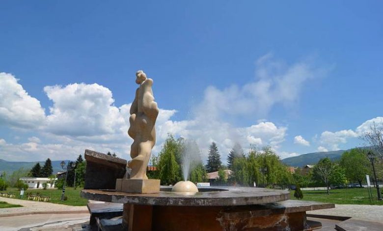 Статуя в центъра на Сапарева баня